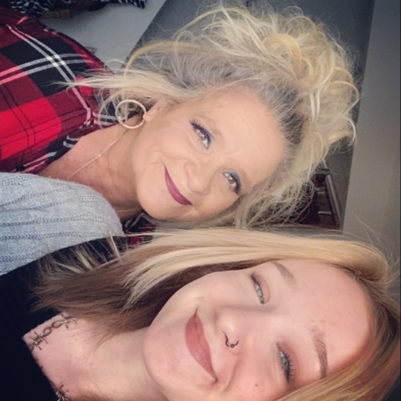 Meet your Posher, Jennifer - Picture 1 of 1